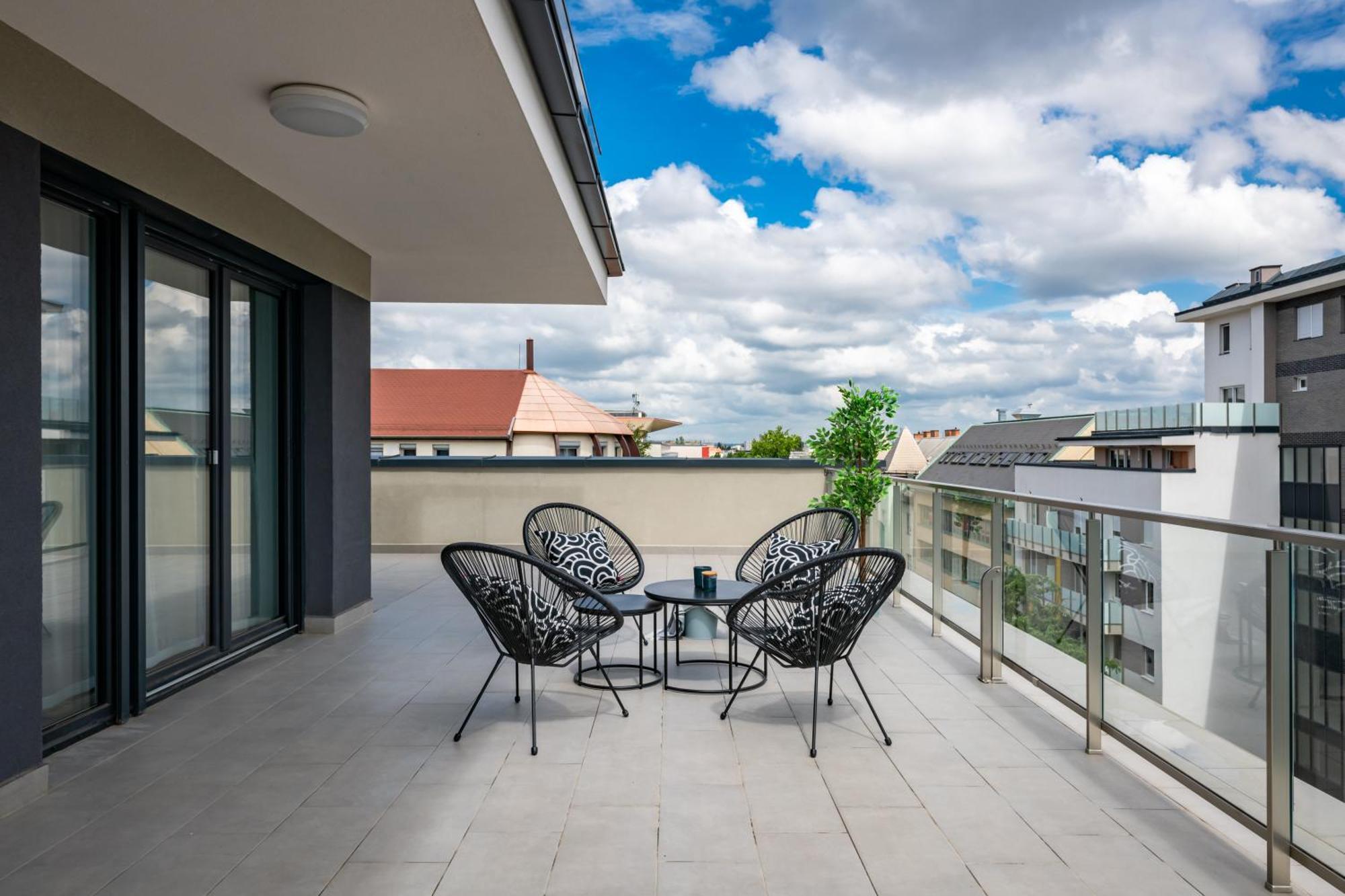 Westside Garden Apartments By Urbanrent ブダペスト エクステリア 写真