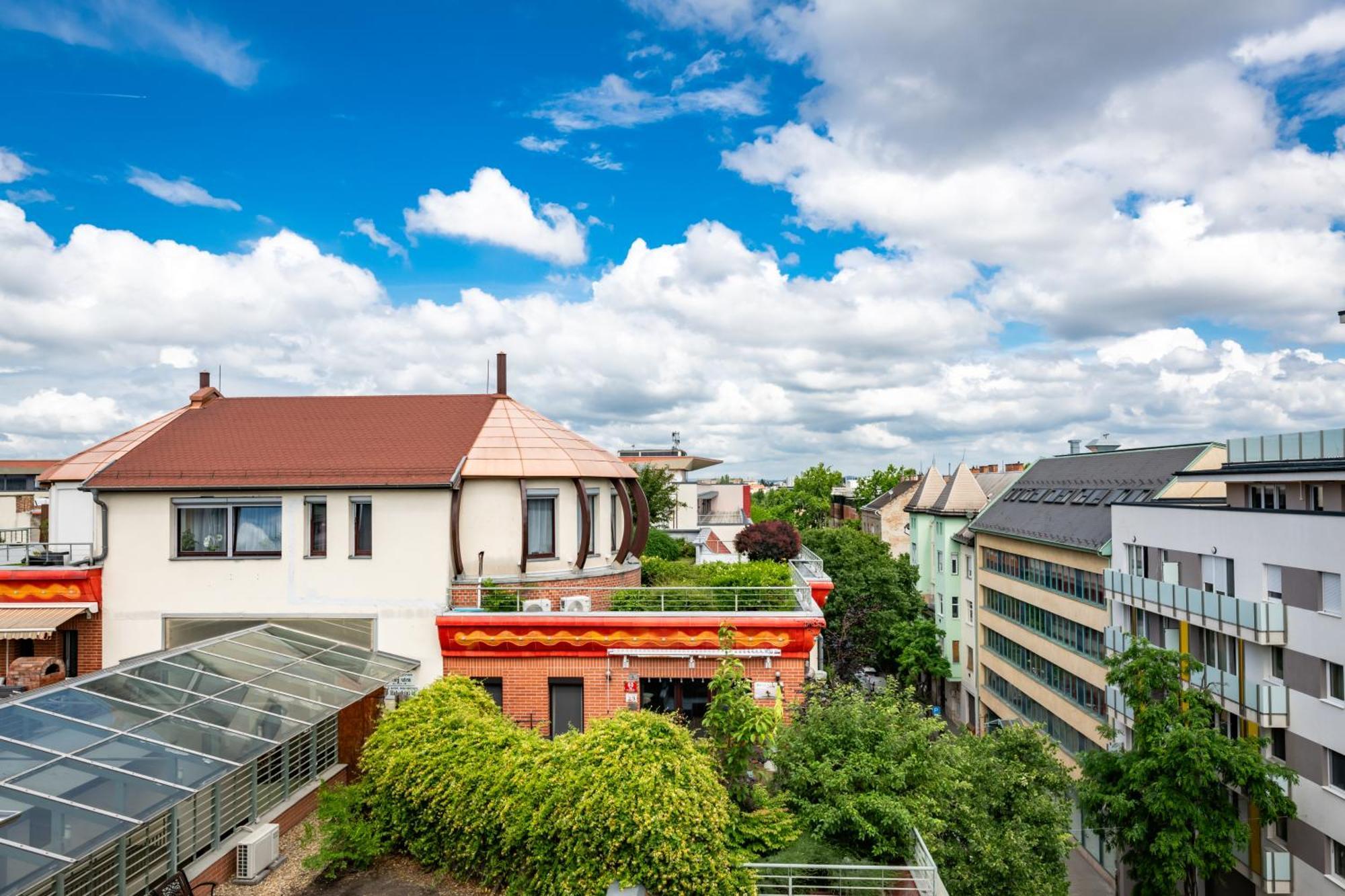 Westside Garden Apartments By Urbanrent ブダペスト エクステリア 写真